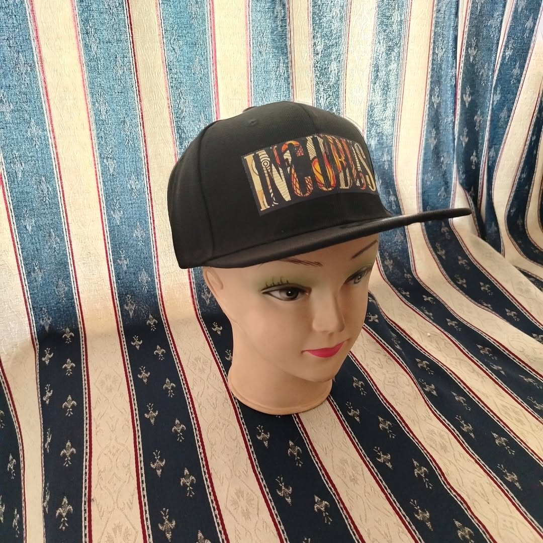 Gorro visera plana Incubus