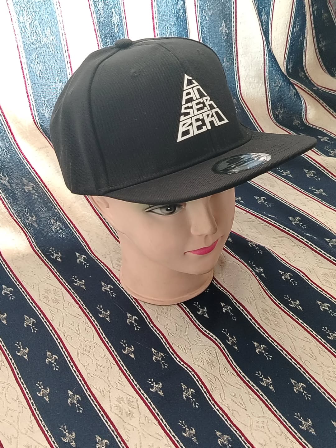 Gorro visera plana Canserbero